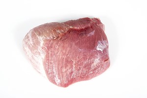 Mini Joint (350–450 g) – Topside Meat Cut Spec Step 1